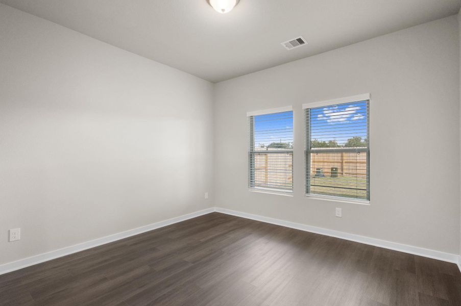 Spacious, unfurnished interior of a new home in Creekhaven, Rosharon (Image 12).