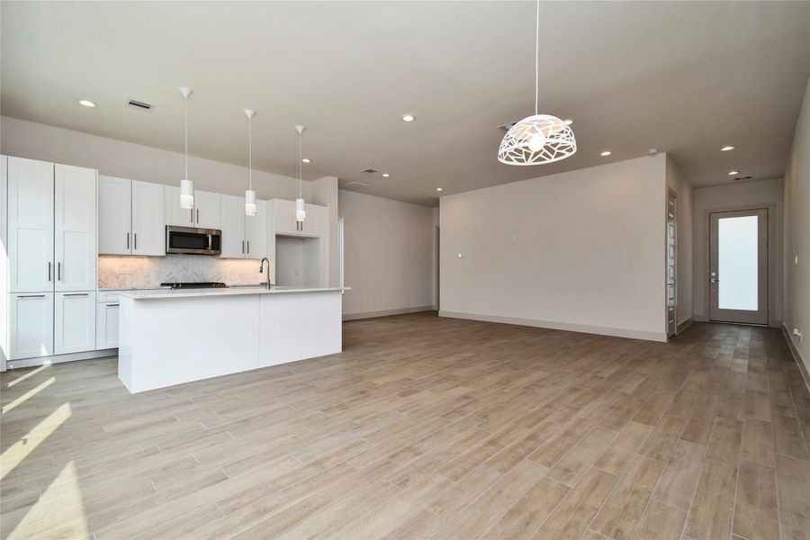 Photos are of the same floorplan, different community. Selections & finishes may vary Photos are of the same floorplan, different community. Selections & finishes may vary