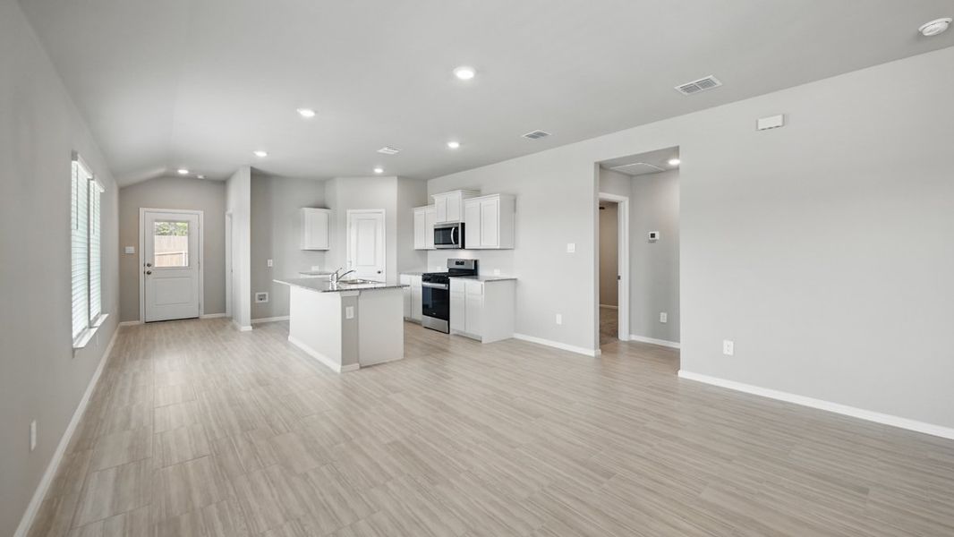 Spacious, unfurnished interior of a new home in Springhill South, Boyd (Image 14).