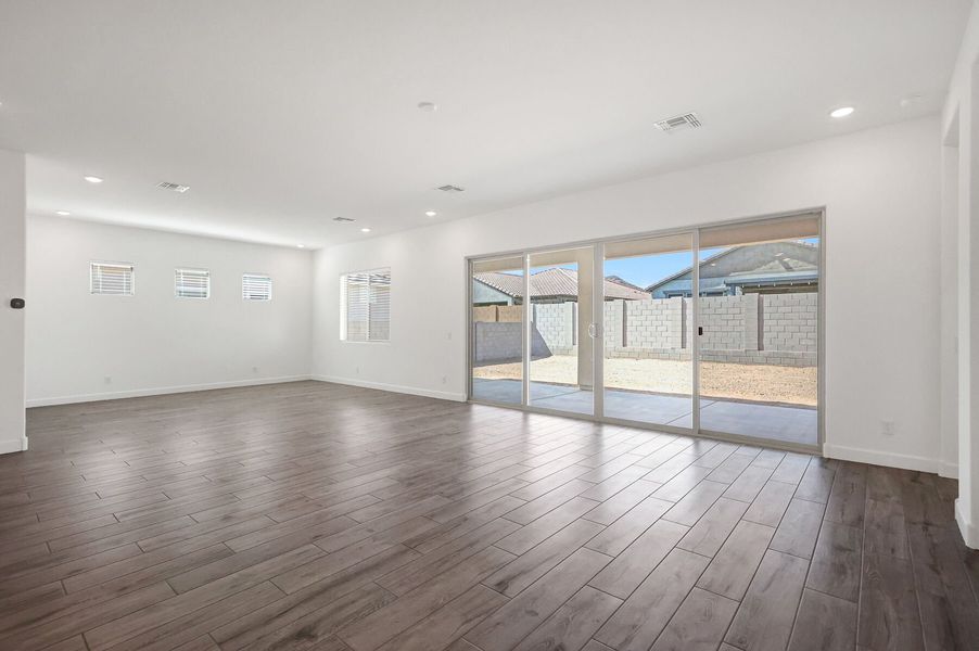 Spacious, unfurnished interior of a new home in Miravida, Surprise (Image 10).