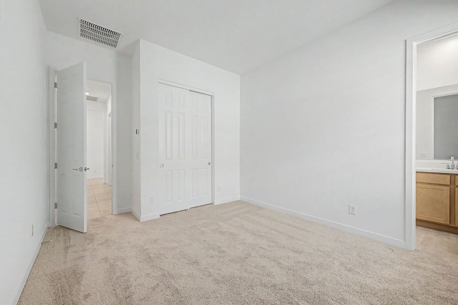 Spacious, unfurnished interior of a new home in Landmarke, San Tan Valley (Image 15).