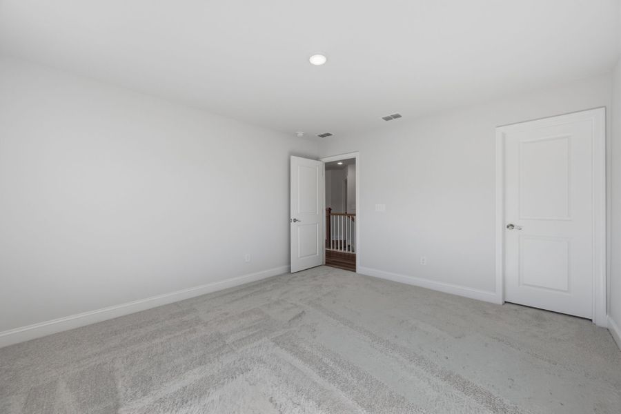 Spacious, unfurnished interior of a new home in Carriage Estates, Lexington (Image 26).
