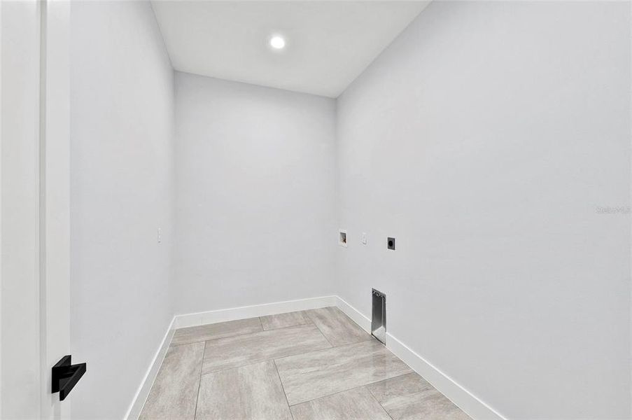 Spacious, unfurnished interior of a new home in , Palmetto (Image 38).