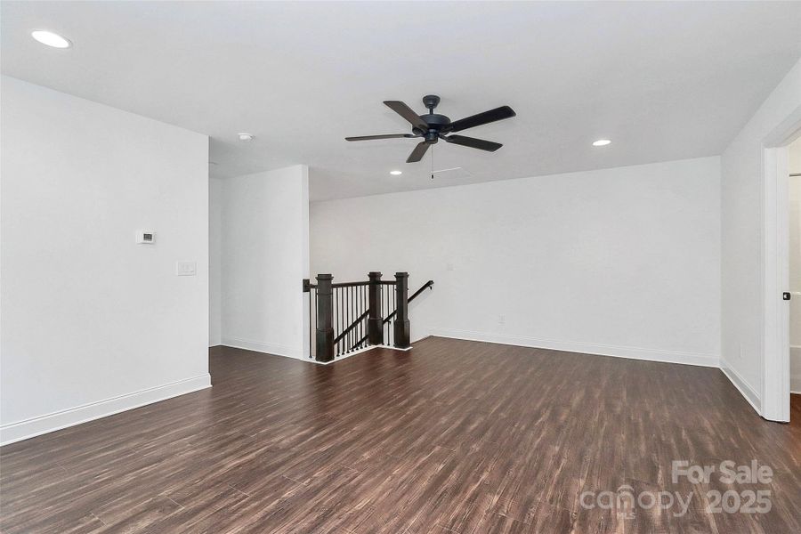 Image 46 of a home in Harbor Oaks.