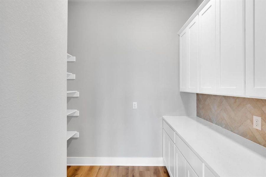 Spacious, unfurnished interior of a new home in , Venus (Image 32). Spacious, unfurnished interior of a new home in , Venus (Image 32).