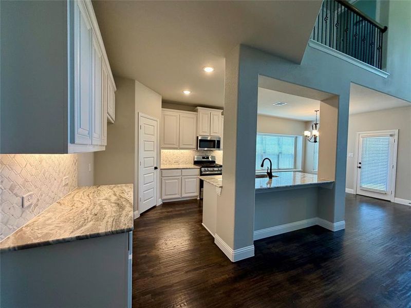 Open & bright kitchen