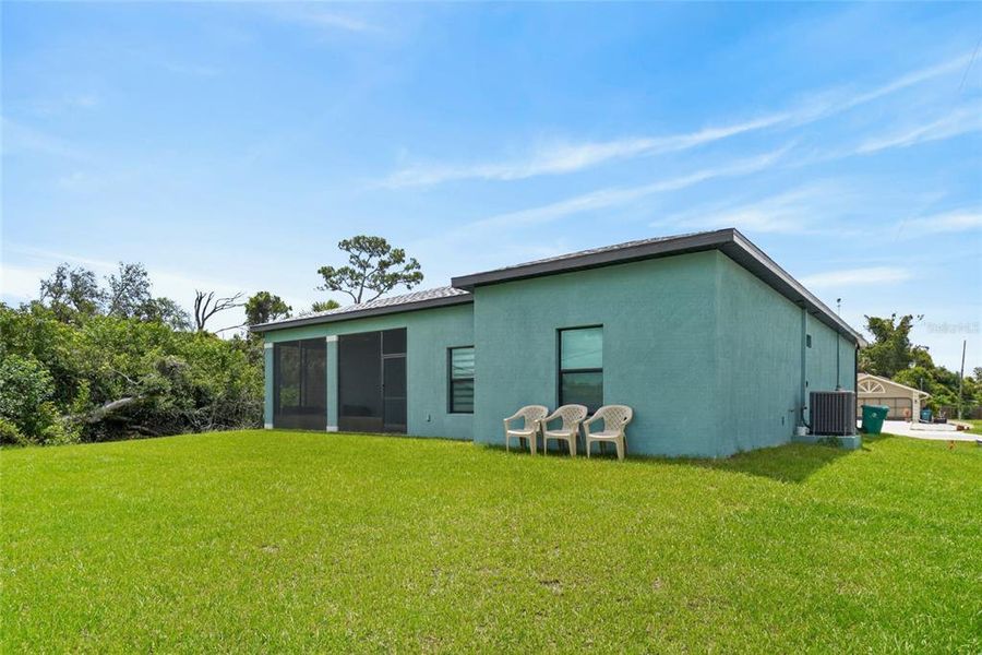 Exterior details and patio area of a home in , Port Charlotte (Image 28).