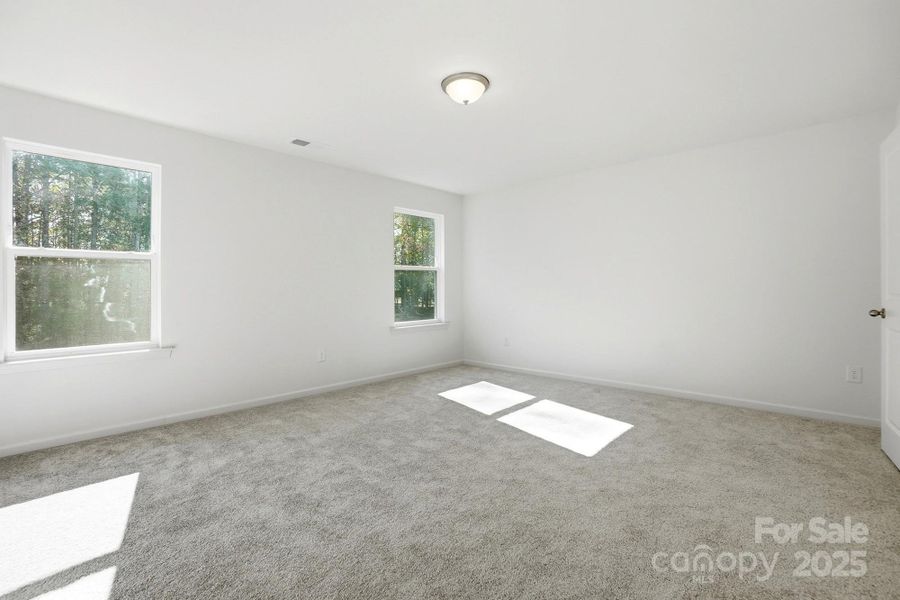 Spacious, unfurnished interior of a new home in Bellina, York (Image 34).