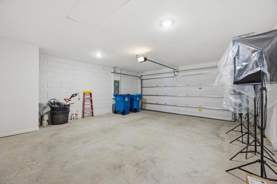 Spacious, unfurnished interior of a new home in Hunt Club Groves, Lake Wales (Image 21).