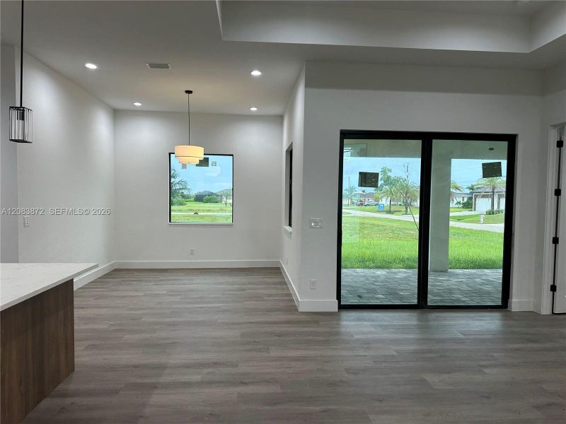 Spacious, unfurnished interior of a new home in , Cape Coral (Image 13).