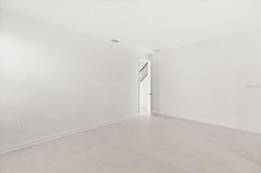 Spacious, unfurnished interior of a new home in Dora Parc, Mount Dora (Image 59).