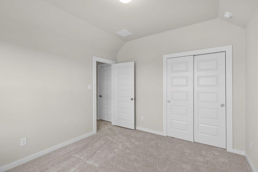Spacious, unfurnished interior of a new home in Huntington Place, Rosharon (Image 16).