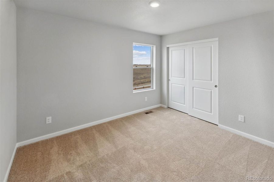 Spacious, unfurnished interior of a new home in Cottonwood Greens, Fort Lupton (Image 10).