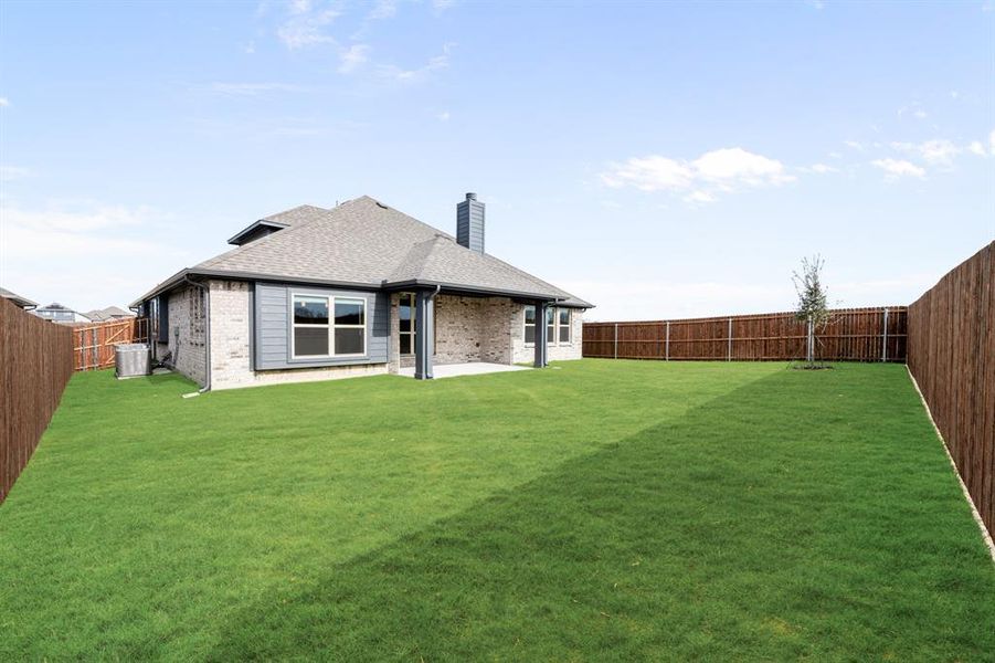 Exterior details and patio area of a home in Ridge Ranch, Mesquite (Image 26).