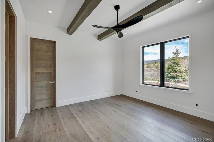Spacious, unfurnished interior of a new home in , Breckenridge (Image 18).