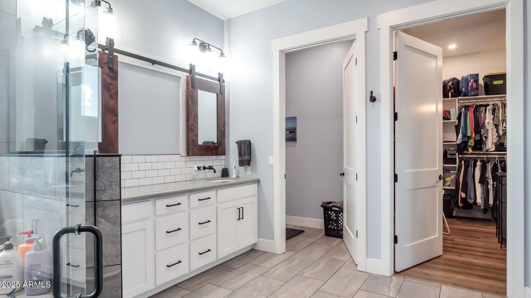 Master Bathroom/ wlk in closet Master Bathroom/ wlk in closet