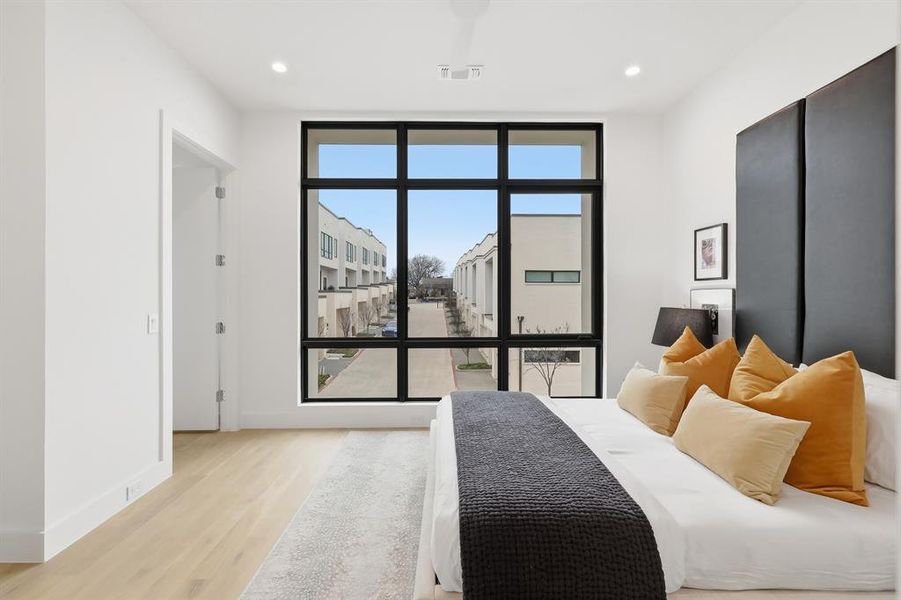 Furnished interior view inside a new home in , Dallas (Image 15).