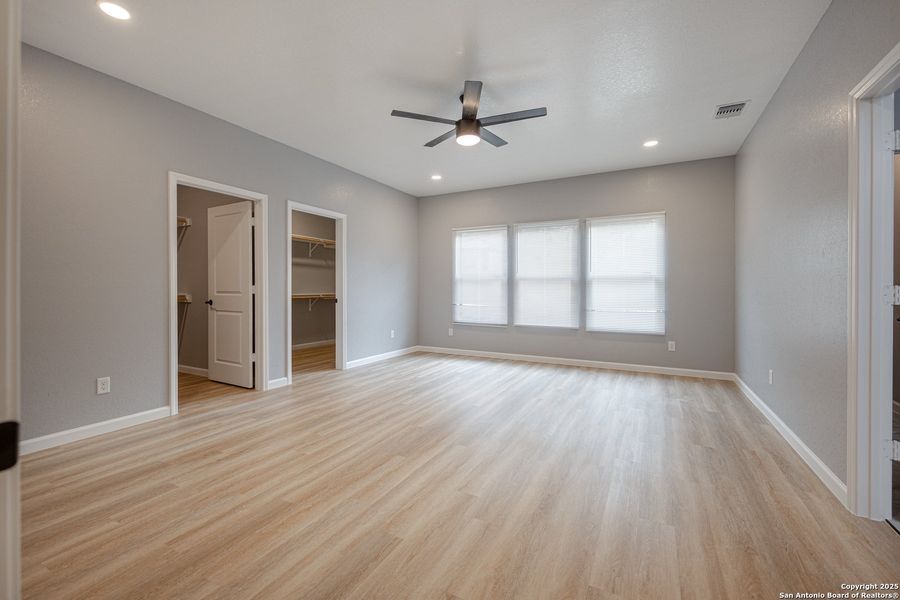 Spacious, unfurnished interior of a new home in , San Antonio (Image 21).