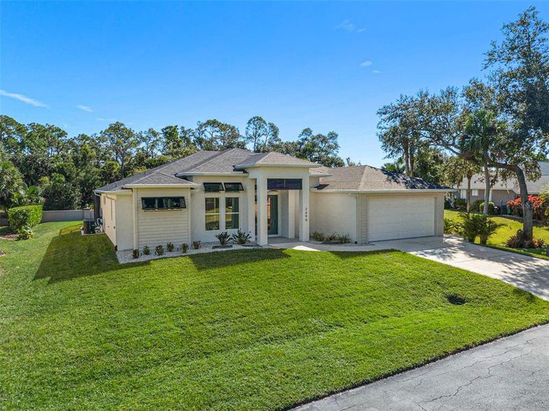 Exterior details and patio area of a home in , Port Charlotte (Image 25).