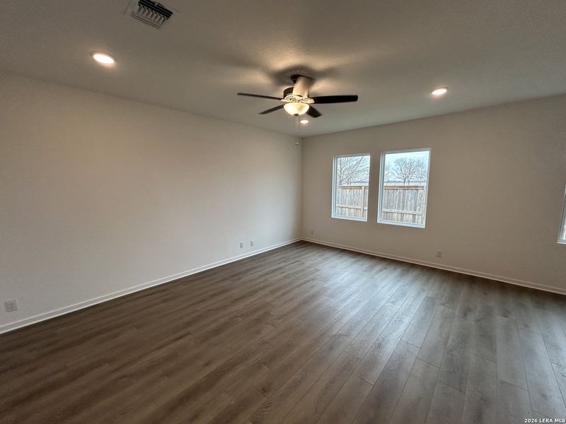 Spacious, unfurnished interior of a new home in Meadows at Hennersby Hollow 40's, San Antonio (Image 18). Spacious, unfurnished interior of a new home in Meadows at Hennersby Hollow 40's, San Antonio (Image 18).