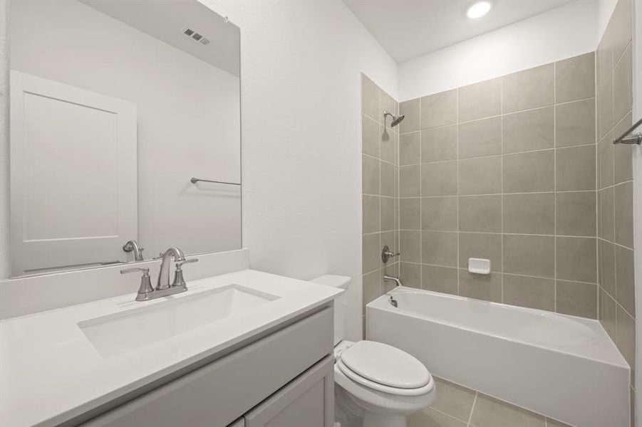 6924 Freight Train- Bathroom-1 6924 Freight Train- Bathroom-1