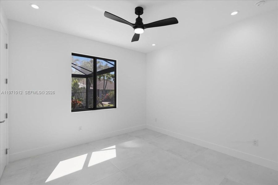 Spacious, unfurnished interior of a new home in , Cape Coral (Image 35).