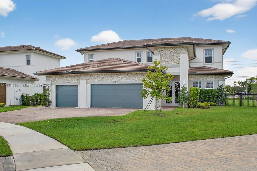 Image 20 of a home in Crescent Ridge.