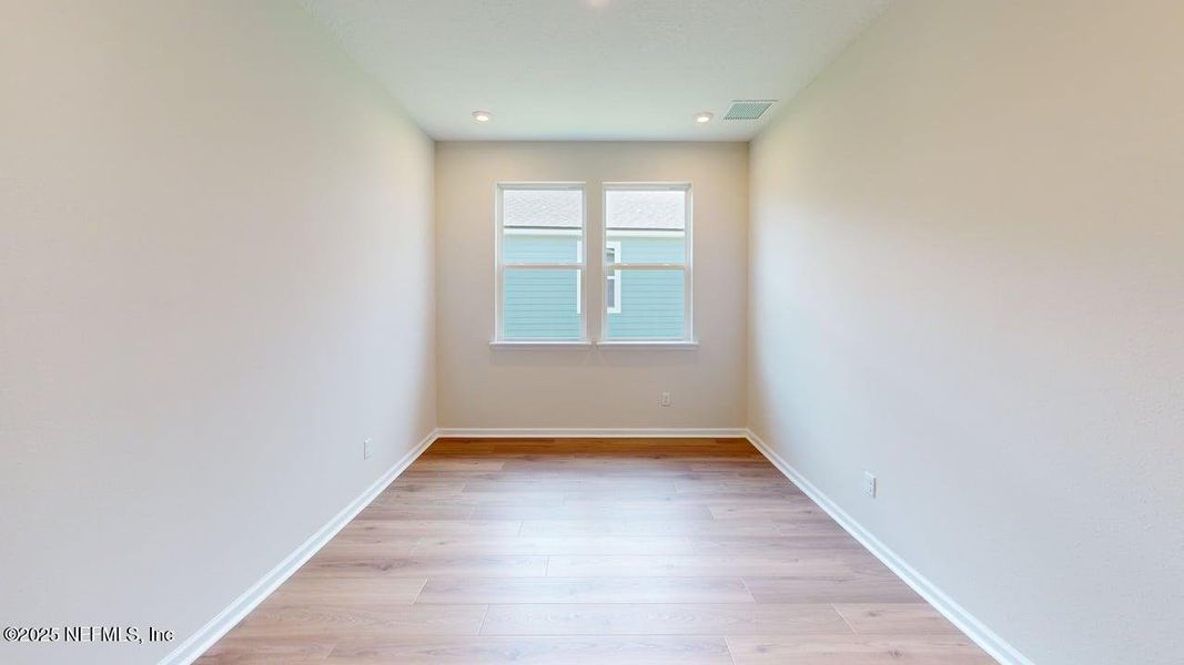 Spacious, unfurnished interior of a new home in Lakes at Bella Lago, Green Cove Springs (Image 14).