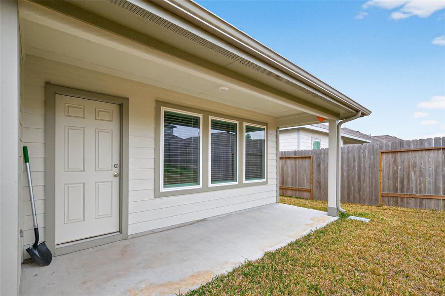 Exterior details and patio area of a home in Presswoods, Splendora (Image 28).