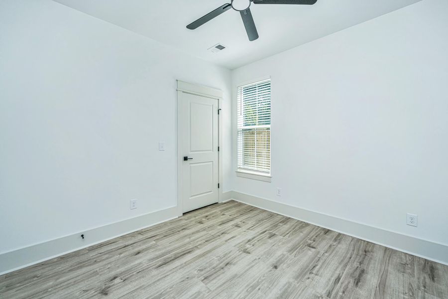 Spacious, unfurnished interior of a new home in , Hanahan (Image 28).