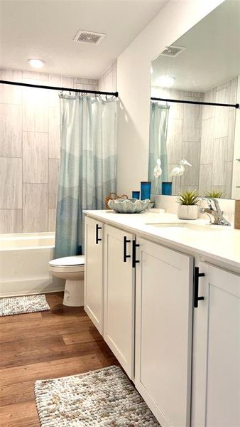 Furnished interior view inside a new home in Royal Highlands, Weeki Wachee (Image 5).