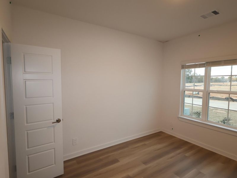Spacious, unfurnished interior of a new home in Lone Star Landing, Montgomery (Image 15).
