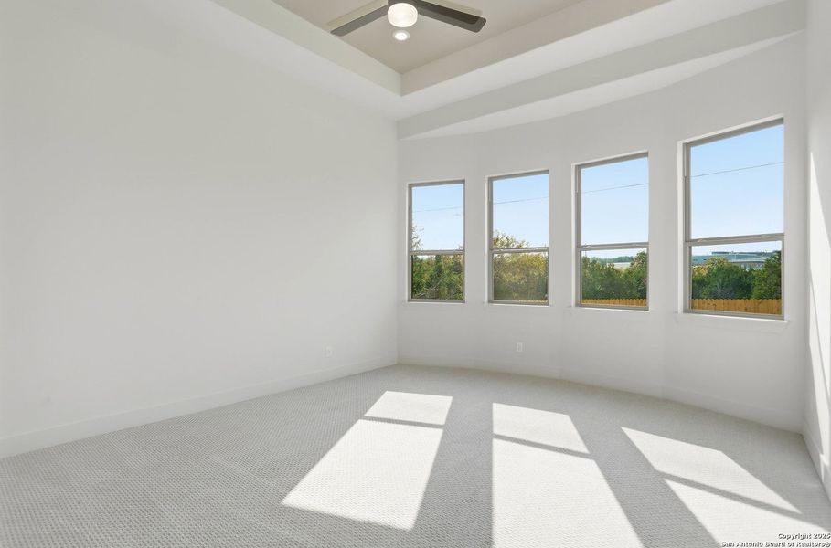 Spacious, unfurnished interior of a new home in Kinder Ranch 70's, San Antonio (Image 29).