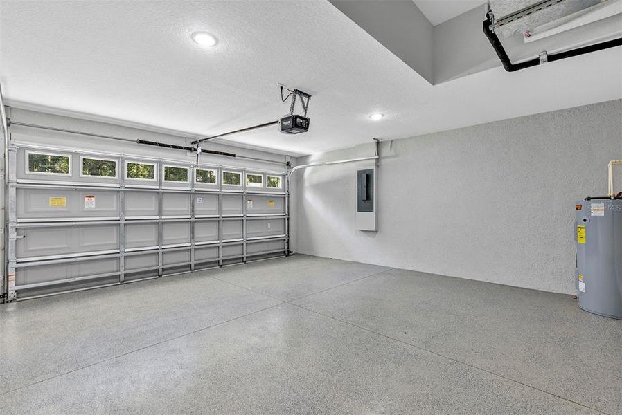 Spacious, unfurnished interior of a new home in , Belleview (Image 25).