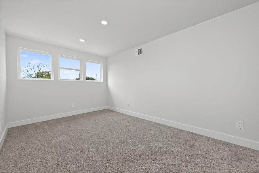 Spacious, unfurnished interior of a new home in , Bridge City (Image 24).