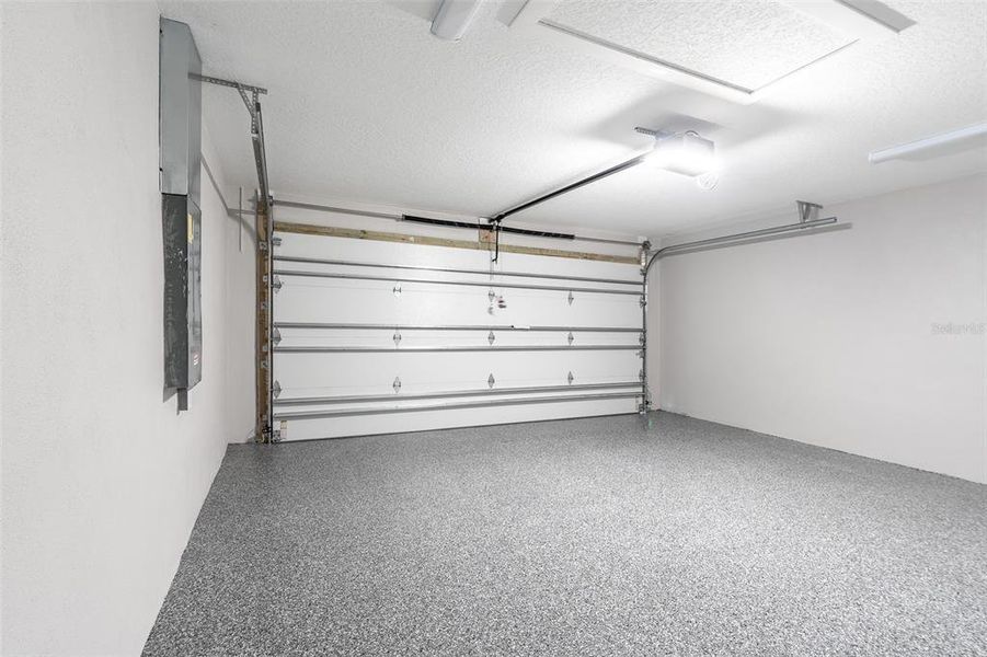 Spacious, unfurnished interior of a new home in , Port Charlotte (Image 12).