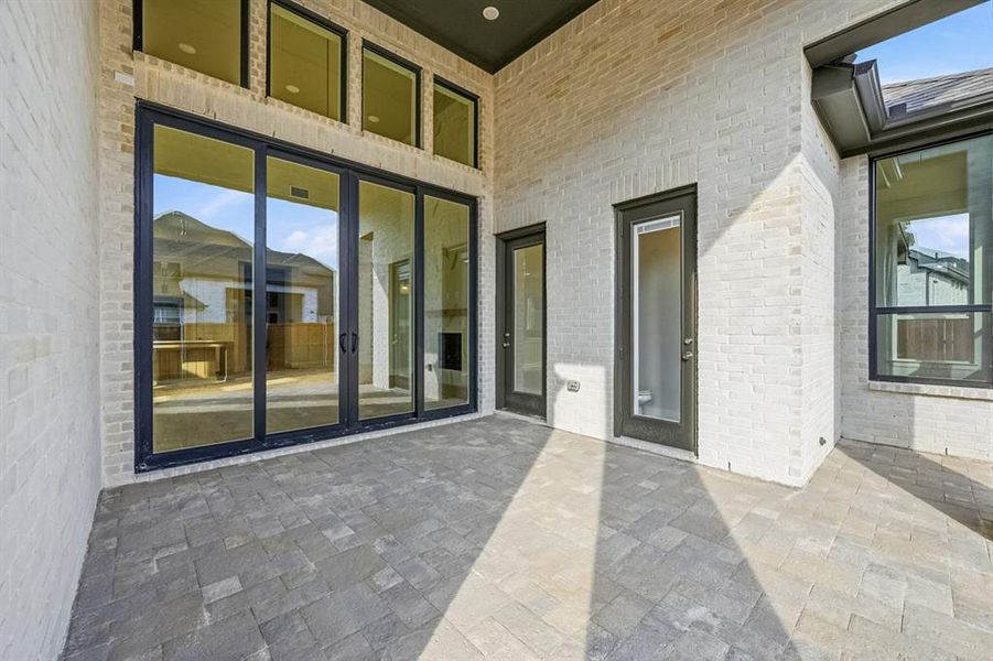 Exterior details and patio area of a home in Sandbrock Ranch, Aubrey (Image 2).