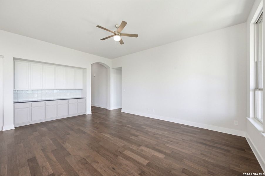 Spacious, unfurnished interior of a new home in Alsatian Oaks, Castroville (Image 14).