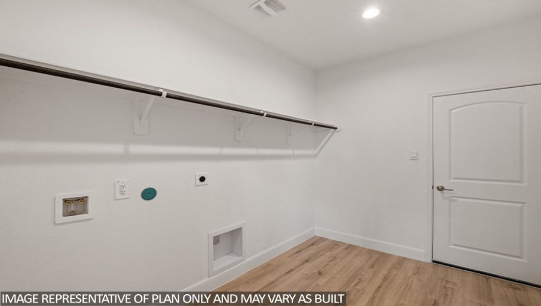 Representative unfurnished interior of a home built from the 3171 by D.R. Horton in River Ranch Estates, Dayton (Image 23).