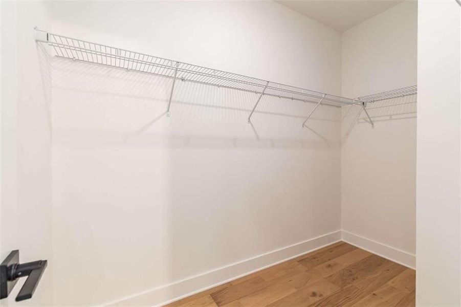 Spacious, unfurnished interior of a new home in , Gainesville (Image 18).