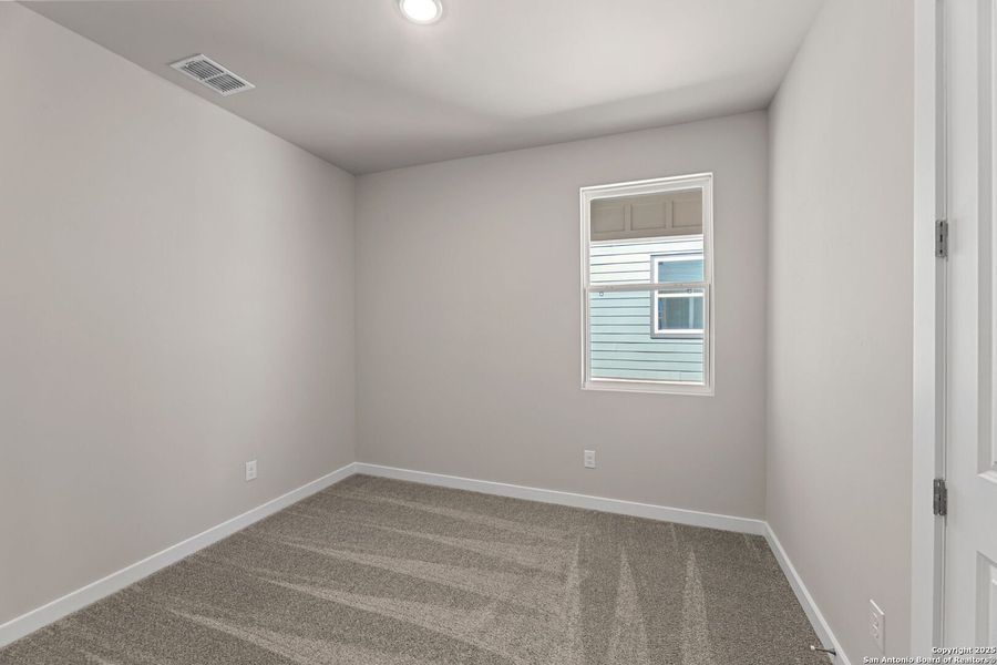 Spacious, unfurnished interior of a new home in Highland Ridge, New Braunfels (Image 21).