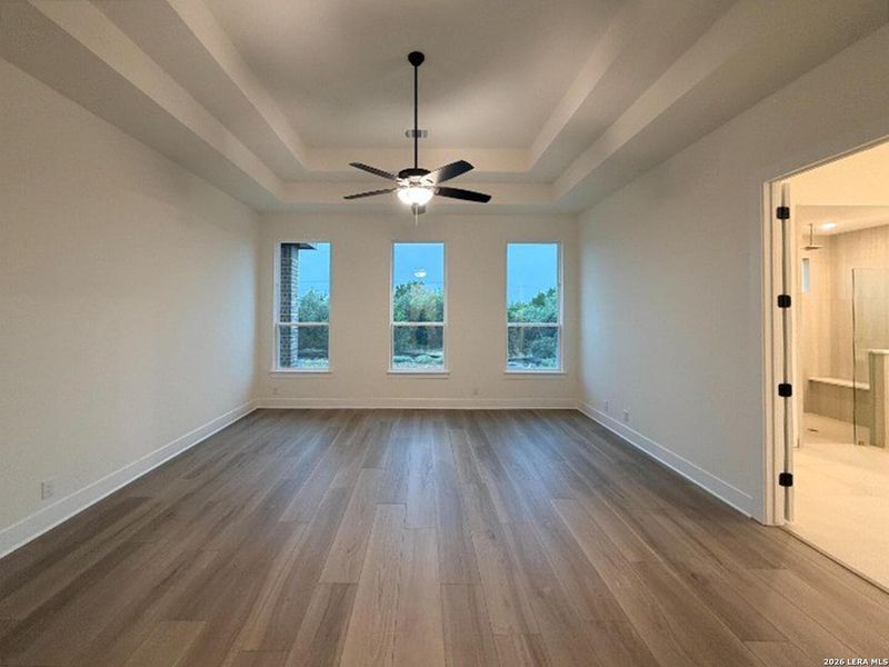 Spacious, unfurnished interior of a new home in Waldsanger, New Braunfels (Image 19).