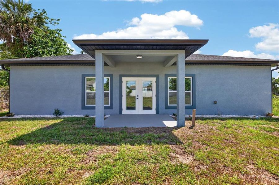Exterior details and patio area of a home in , Ormond Beach (Image 29).