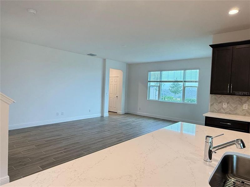 Spacious, unfurnished interior of a new home in Ridgeview, Clermont (Image 9).