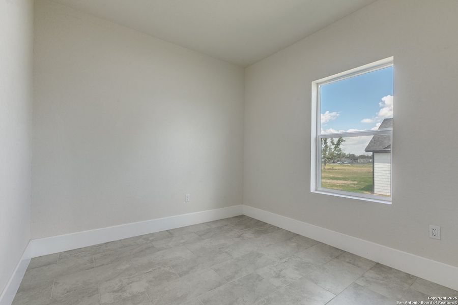 Spacious, unfurnished interior of a new home in , Atascosa (Image 19).