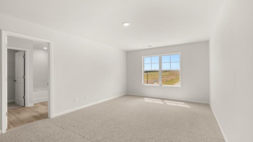 Spacious, unfurnished interior of a new home in Oconee Overlook Townhomes, Gainesville (Image 17).