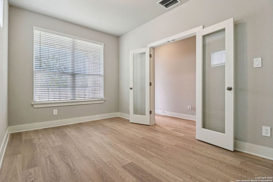 Spacious, unfurnished interior of a new home in Thomas Pond, San Antonio (Image 34). Spacious, unfurnished interior of a new home in Thomas Pond, San Antonio (Image 34).