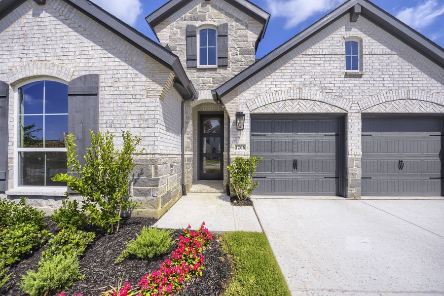 1266 Cedarwood - Front Entryway