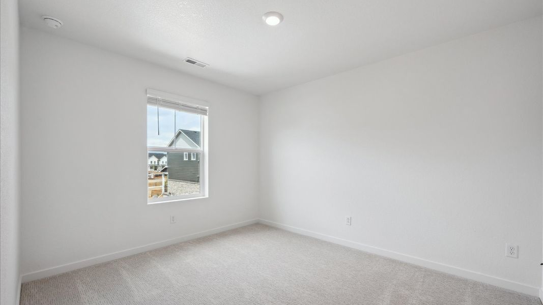 Spacious, unfurnished interior of a new home in Horizon Uptown, Aurora (Image 10).