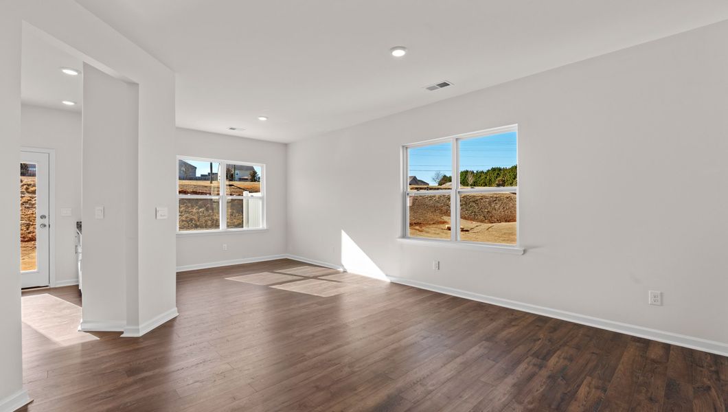 Spacious, unfurnished interior of a new home in Tanglewood Townes, Greenville (Image 12).
